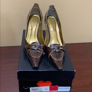Luichiny classic pumps size 7